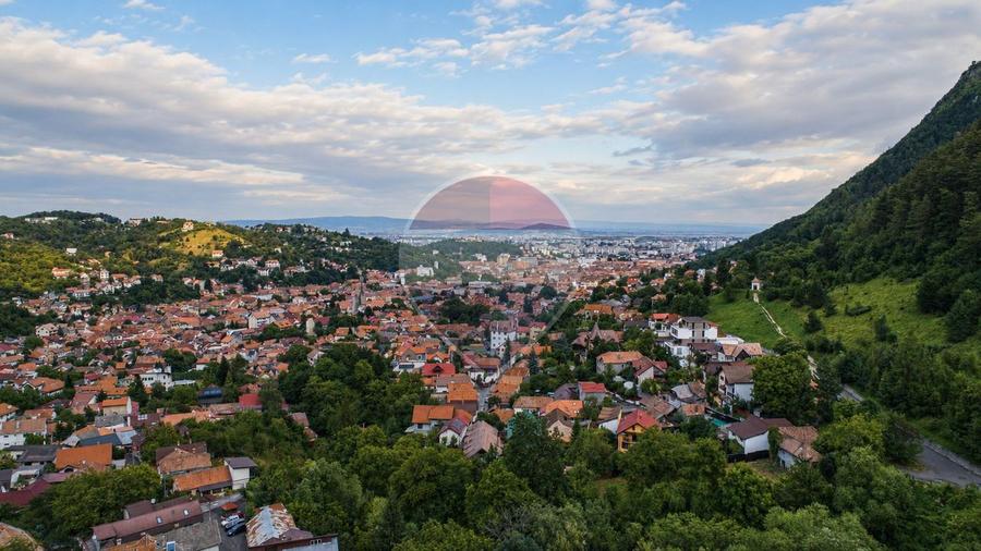 Casă individuală cu 3 camere cu Teren 1498 Mp în Schei