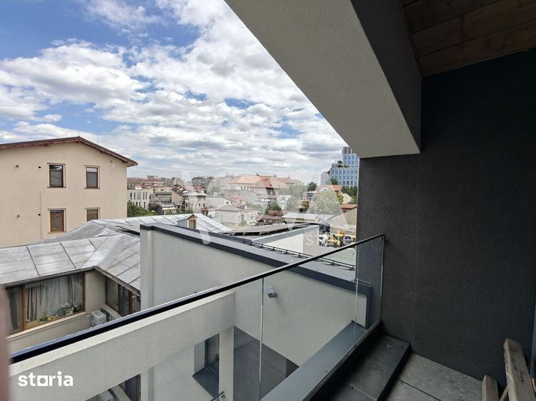 Casă cu 8 camere cu Teren 170 Mp în Parcul Carol