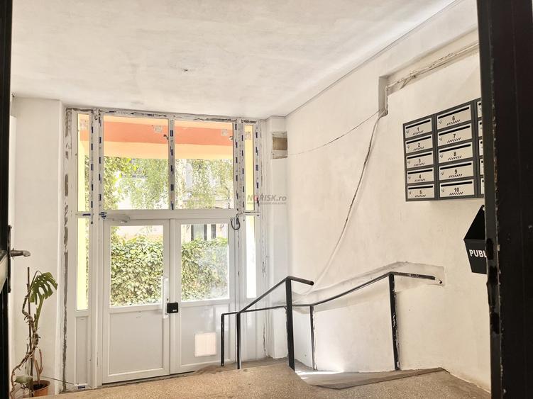 Apartament cu 3 camere semidecomandat, mobilat în Centrul Civic
