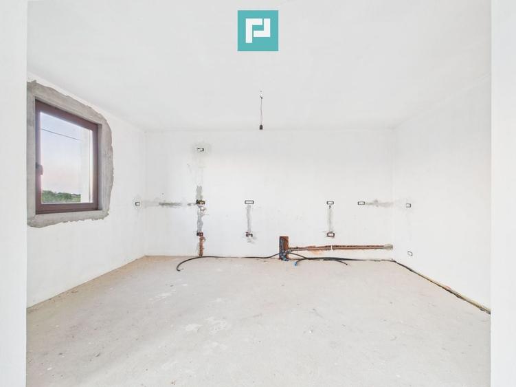Casă individuală cu 6 camere cu Canalizare în Sânandrei