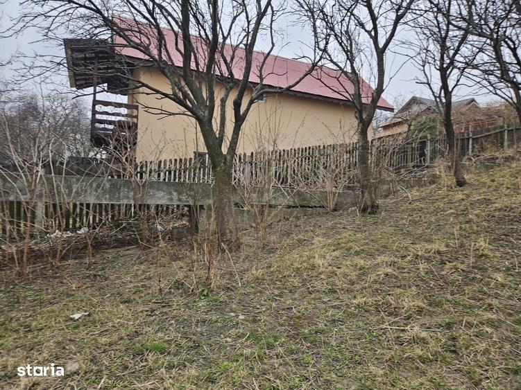 Casă cu 4 camere în Ghioșești