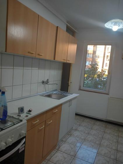 Apartament cu 3 camere decomandat în Dâmbu Pietros