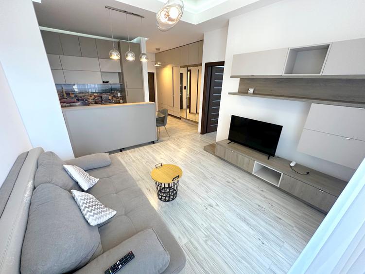 Apartament cu 2 camere semidecomandat, mobilat în Central