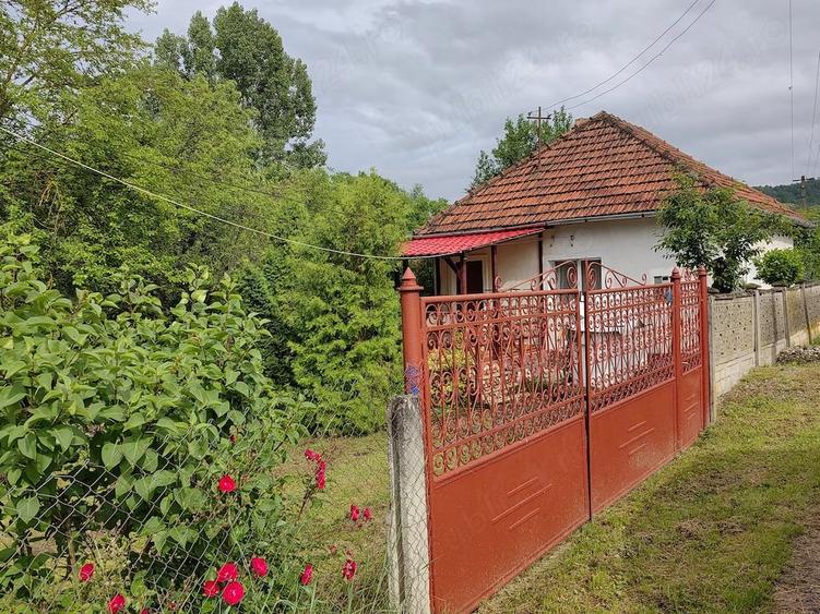 Casă cu 2 camere cu Teren 1900 Mp în Chergheș