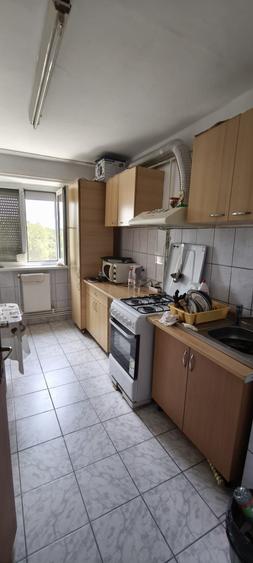 Apartament cu 3 camere decomandat în Viziru 3