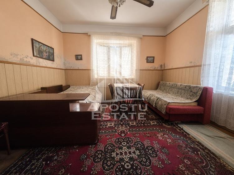 Casă individuală cu 6 camere cu Canalizare în Pesac