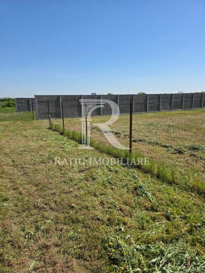 Teren Construcții intravilan de 676 mp, în Vest