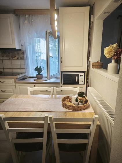 Apartament cu 3 camere semidecomandat în Gării