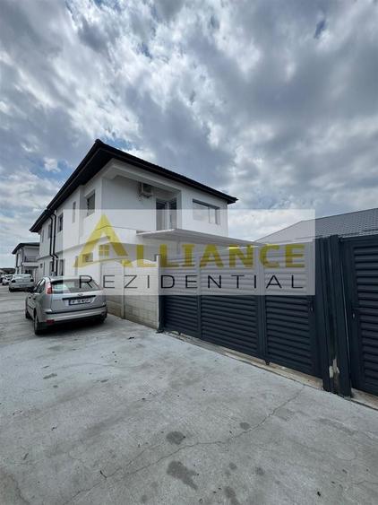 Duplex cu 4 camere decomandat cu Canalizare în Central