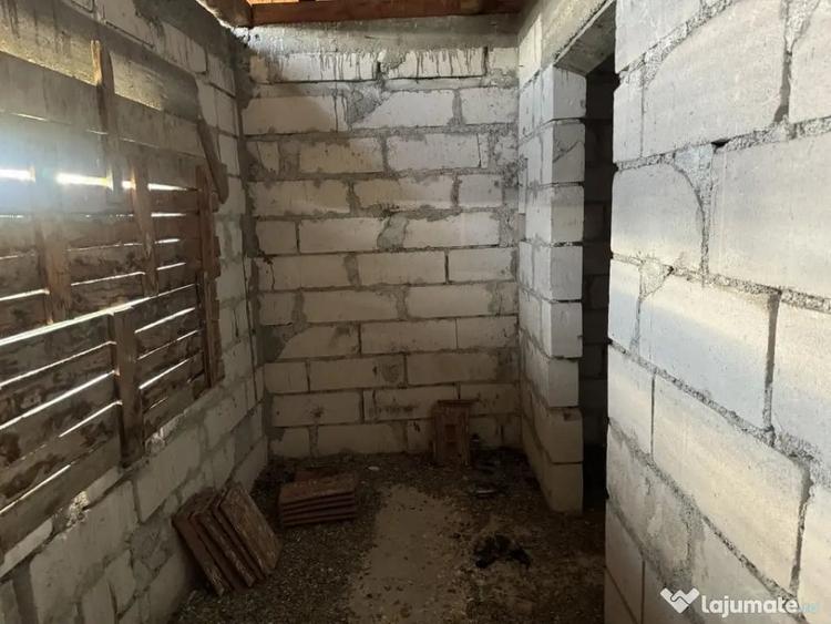 Casă cu 4 camere cu Teren 600 Mp în Central