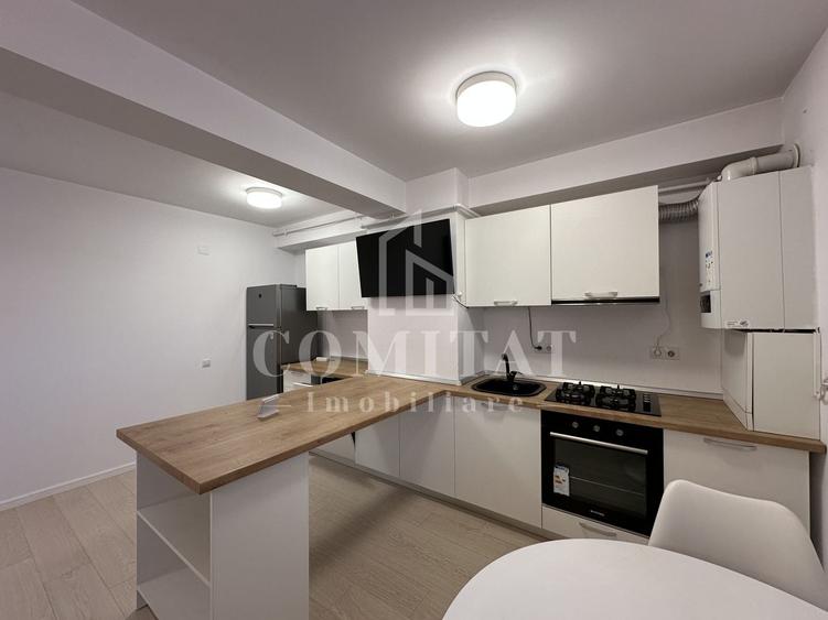Apartament cu 5 camere semidecomandat, mobilat în Între Lacuri