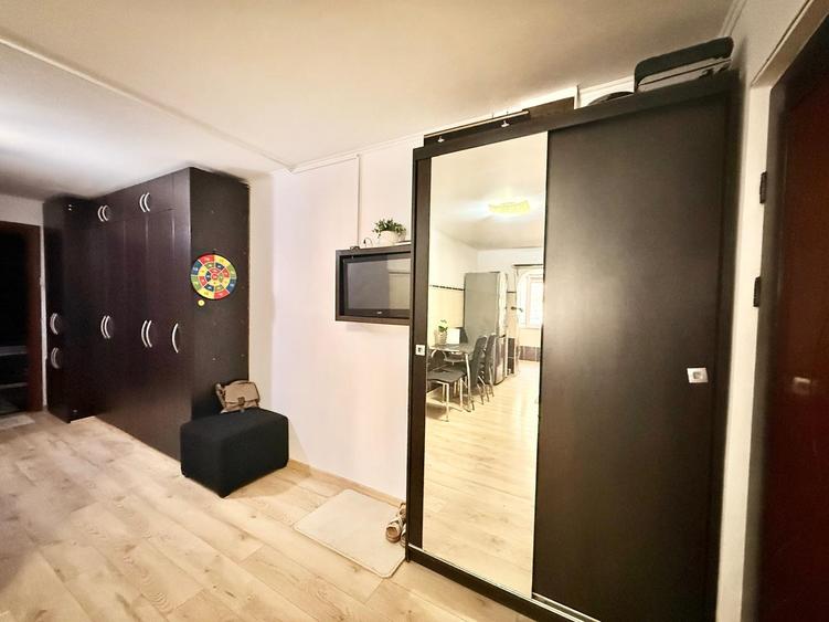 Apartament cu 3 camere, mobilat în Nicolina