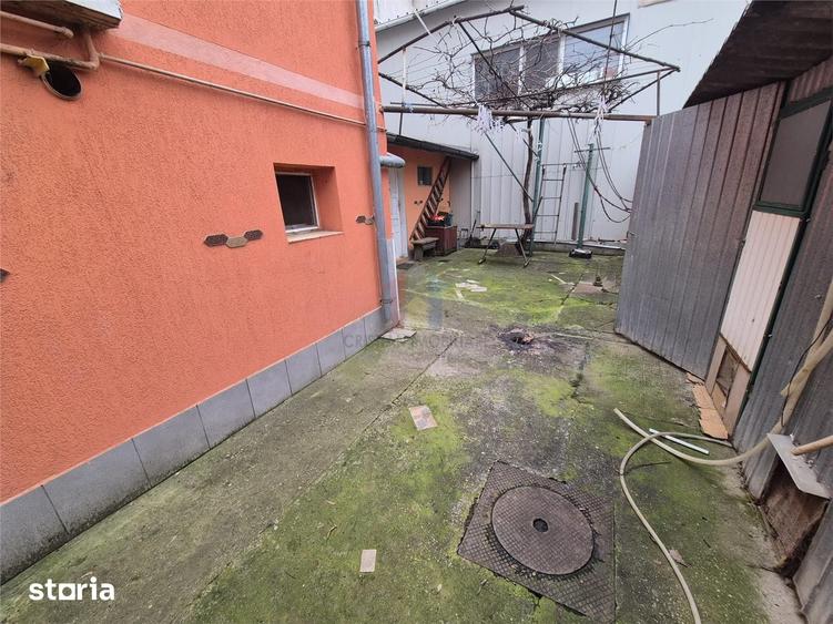 Apartament cu 4 camere în Școlilor