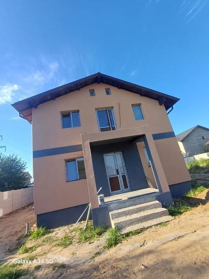 Casă cu 4 camere în Bariera Vâlcii