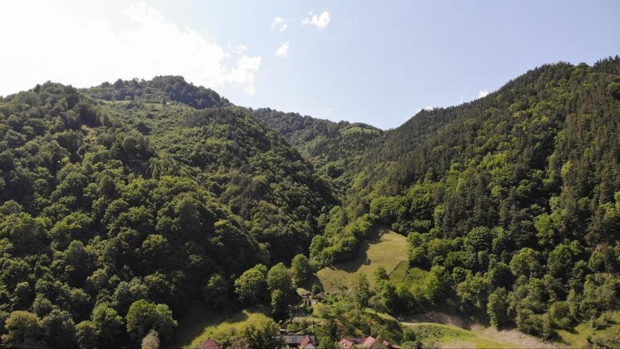 Casă cu 4 camere în Râu Sadului
