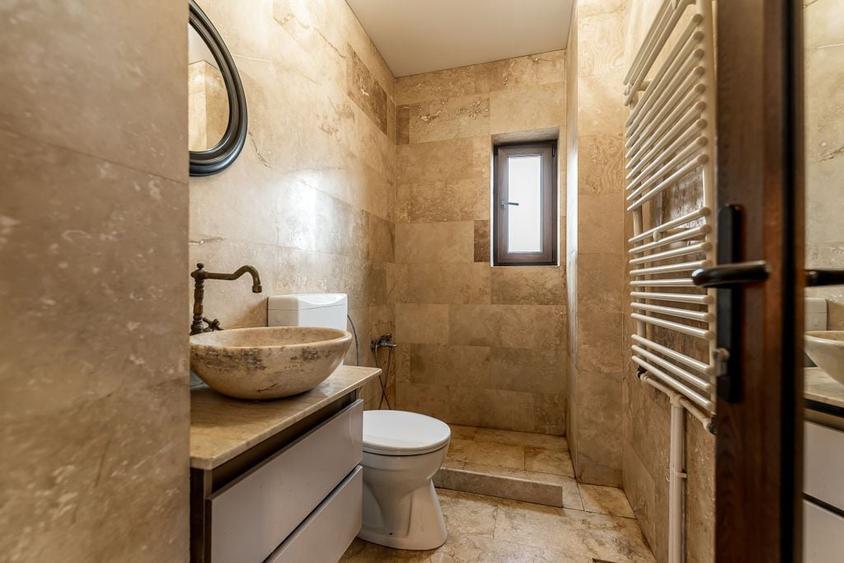 Casă cu 5 camere cu Teren 511 Mp în Central