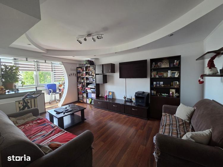 Apartament cu 3 camere decomandat în Central