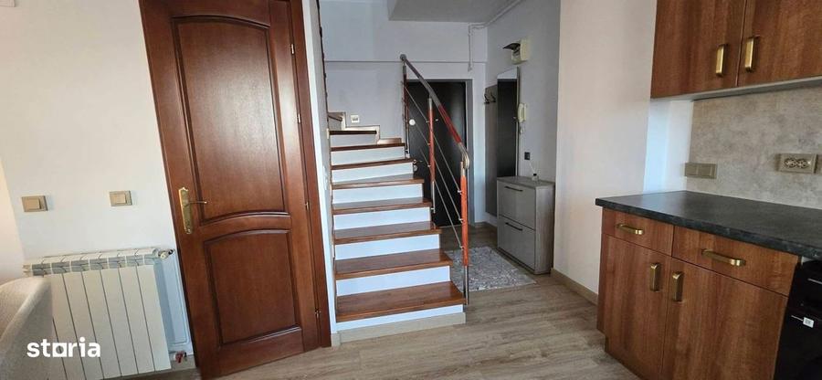 Apartament cu 3 camere, mobilat în Central