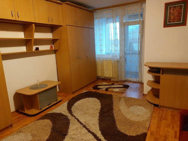 Garsonieră decomandată în Rogerius