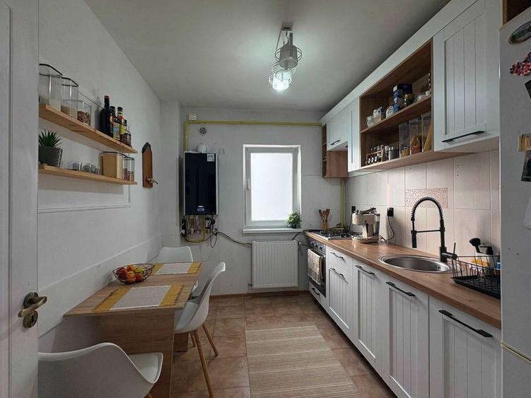 Apartament cu 2 camere decomandat în Nicolina