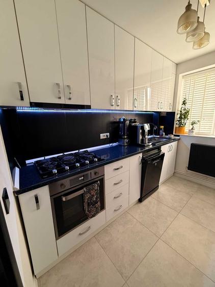 Apartament cu 3 camere decomandat în Podu Roș