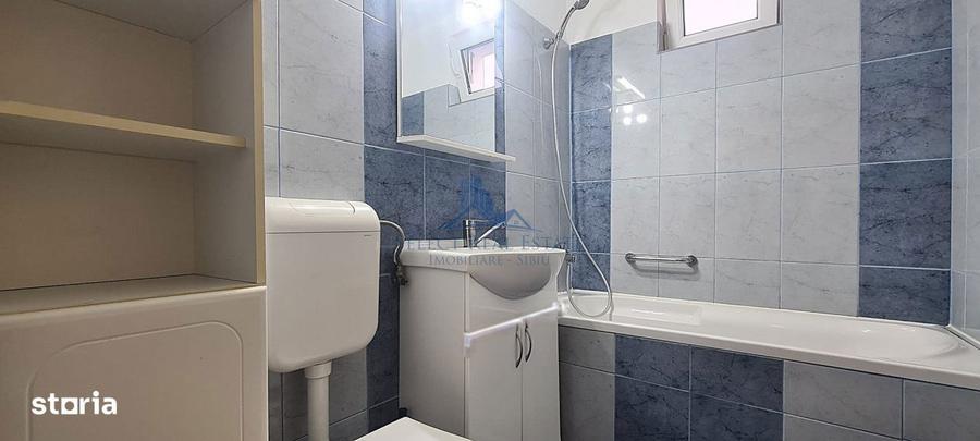 Apartament cu 3 camere decomandat, mobilat în Cedonia
