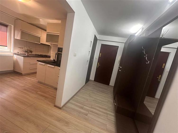 Apartament cu 2 camere semidecomandat, mobilat în Lipovei