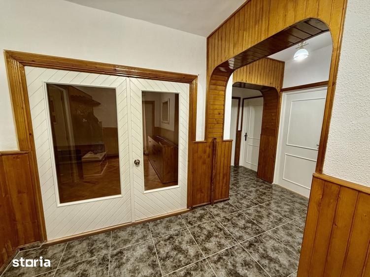 Apartament cu 3 camere în Calea București