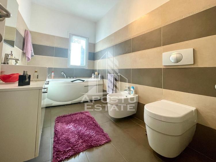 Casă individuală cu 4 camere cu Piscina în Zădăreni