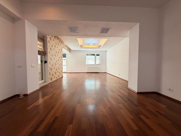 Apartament cu 3 camere în Șoseaua Nordului