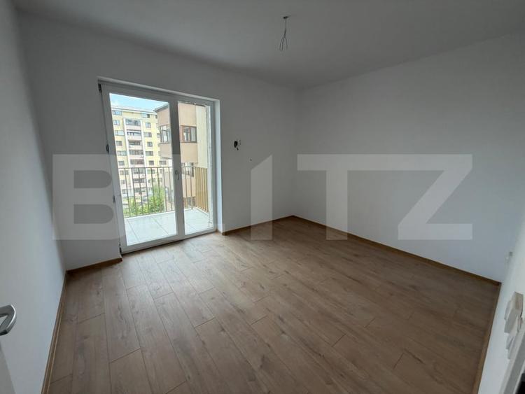 Apartament cu 3 camere decomandat în Cornitoiu