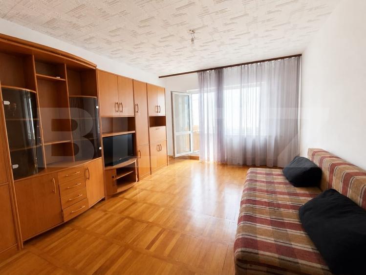 Apartament cu 3 camere decomandat, mobilat în Zarand