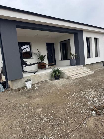 Casă cu 3 camere în Slătioarele