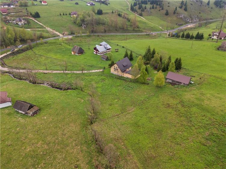 Teren intravilan de 1355 mp, în Fundata