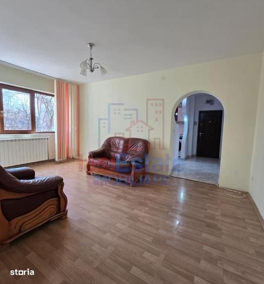 Apartament cu 3 camere decomandat în Alexandru cel Bun