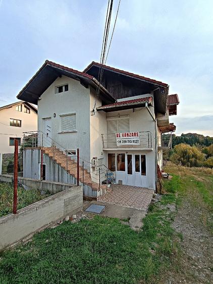 Casă cu Teren 1300 Mp în Central