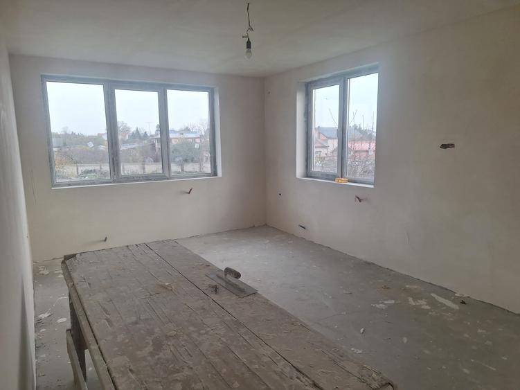 Casă cu 5 camere cu Teren 500 Mp în Clinceni