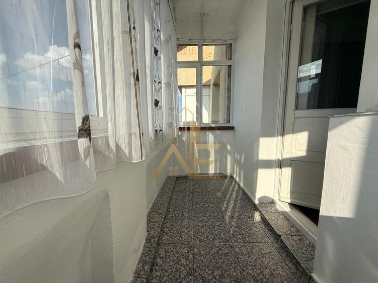 Apartament cu 3 camere decomandat, mobilat în Central