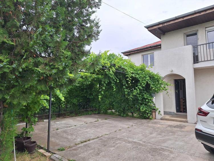 Casă cu 4 camere în Adunații-Copăceni
