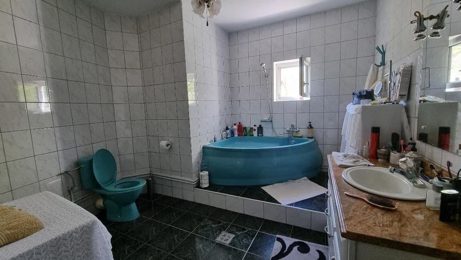 Casă individuală cu 12 camere cu Canalizare în Lucian Blaga