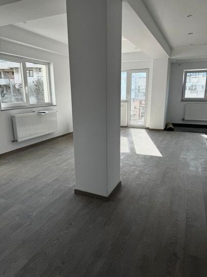 Apartament cu 3 camere decomandat, mobilat în Democrației