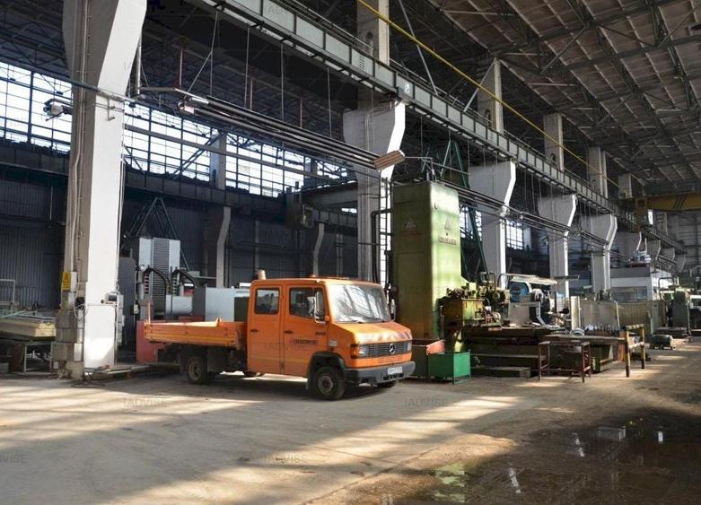 Spațiu industrial, de 2,000 mp, în Astra