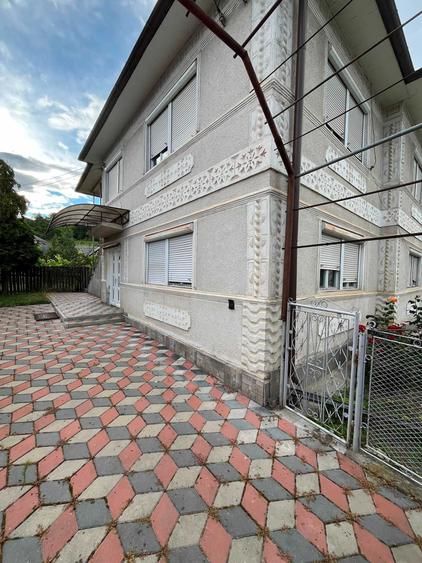Casă cu 3 camere în Rebrișoara