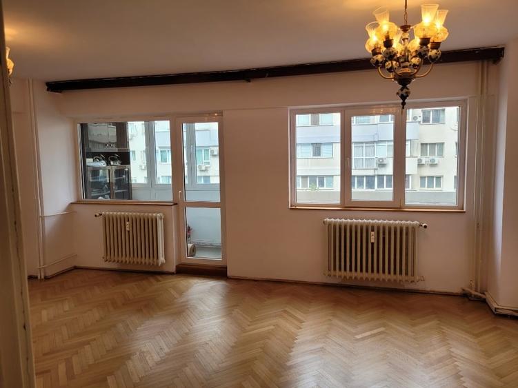 Apartament cu 3 camere decomandat în Dorobanți