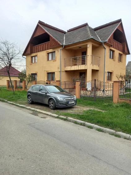 Casă cu 4 camere cu Teren 786 Mp în Central