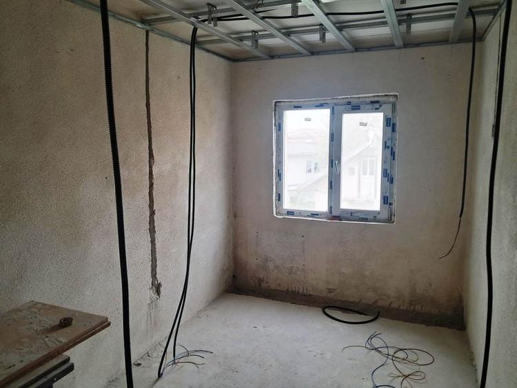 Apartament cu 3 camere decomandat în 9 Mai