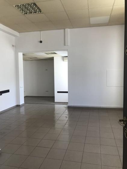 Spațiu comercial, de 50 mp, în Petrișor