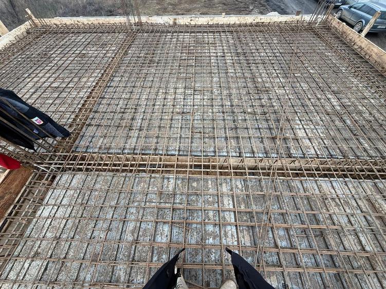 Casă cu 4 camere cu Teren 200 Mp în Exterior Est