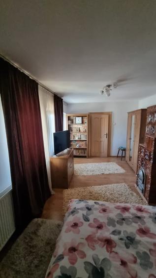 Casă cu 4 camere cu Teren 1500 Mp în Stolnici
