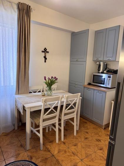 Apartament cu 4 camere decomandat în Tudor